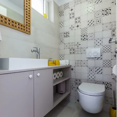 بيت للعطل Family Friendly House With A Swimming Pool Galovac, Zadar - 17551 *