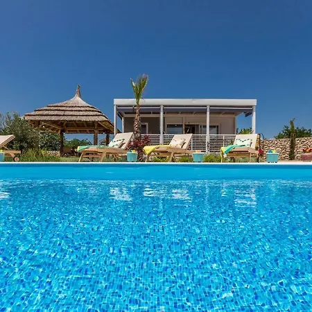بيت للعطل Family Friendly House With A Swimming Pool Galovac, Zadar - 17551