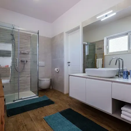 بيت للعطل Family Friendly House With A Swimming Pool Galovac, Zadar - 17551