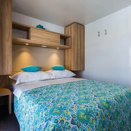 Family Friendly House With A Swimming Pool Galovac, Zadar - 17551 بيت للعطل Galovac (Zadar)