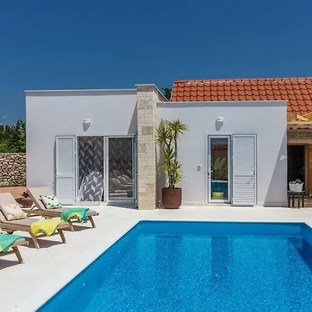 بيت للعطل Family Friendly House With A Swimming Pool Galovac, Zadar - 17551 *