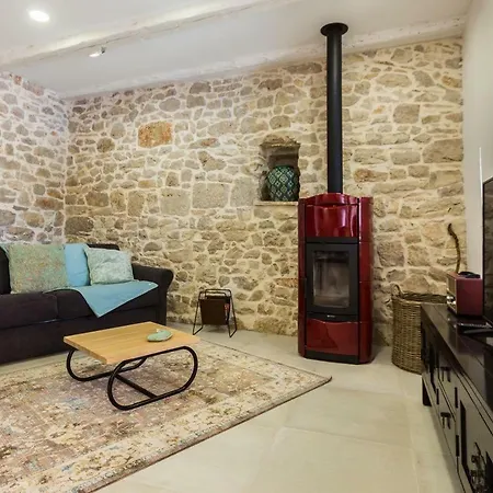 Family Friendly House With A Swimming Pool Galovac, Zadar - 17551 بيت للعطل