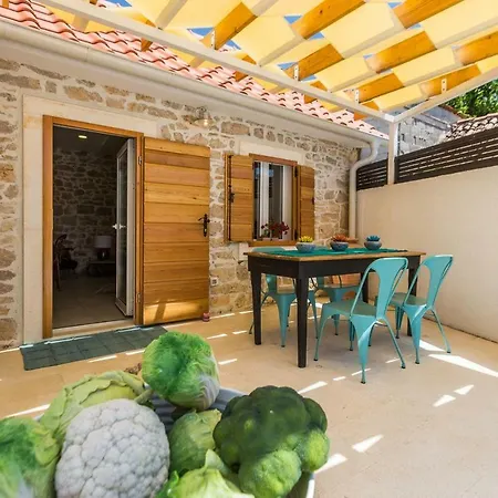 بيت للعطل Family Friendly House With A Swimming Pool Galovac, Zadar - 17551 *